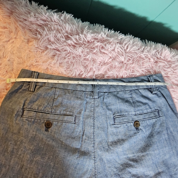 Banana Republic cargo shorts size 4 - Picture 3 of 4